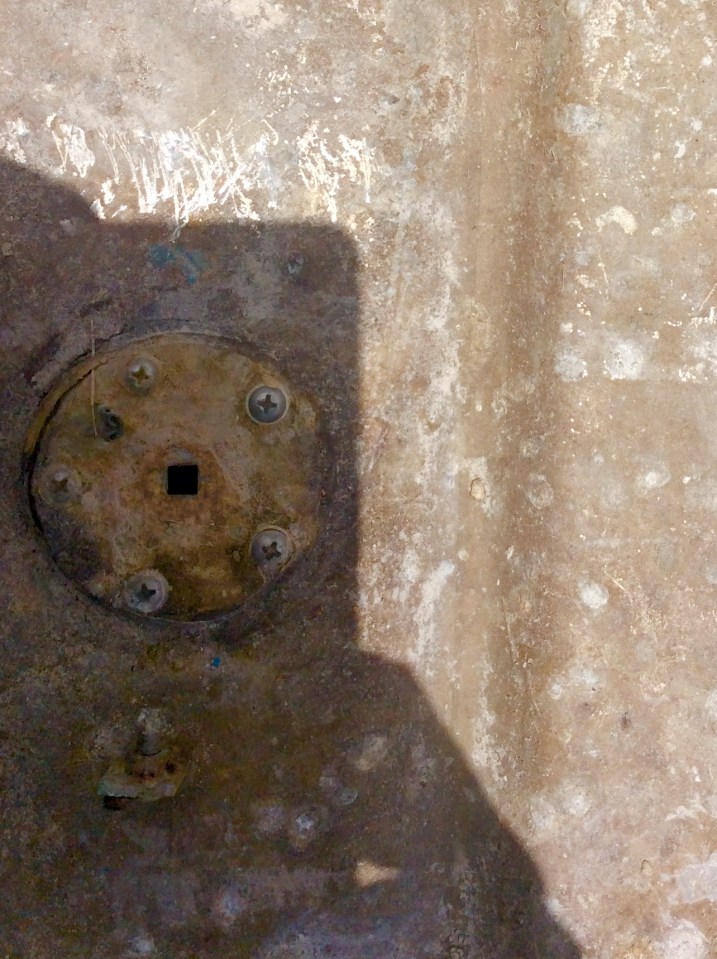 The bonding strap on the fuel tank was missing which caused galvanic corrosion to occur