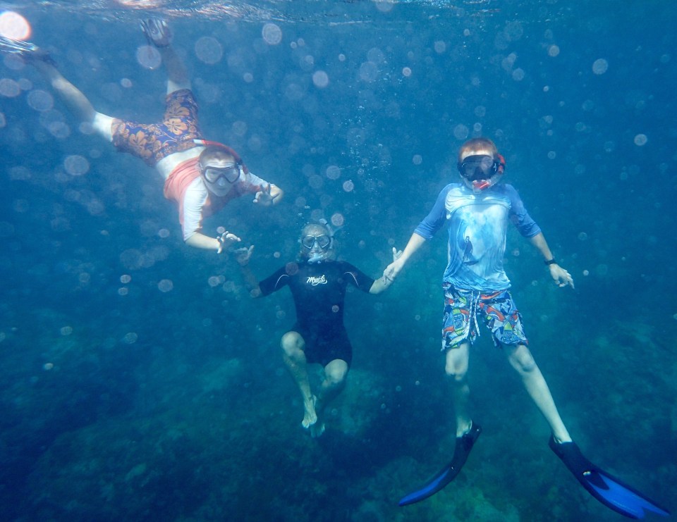 Hamming it up for the underwater camera, Bequia