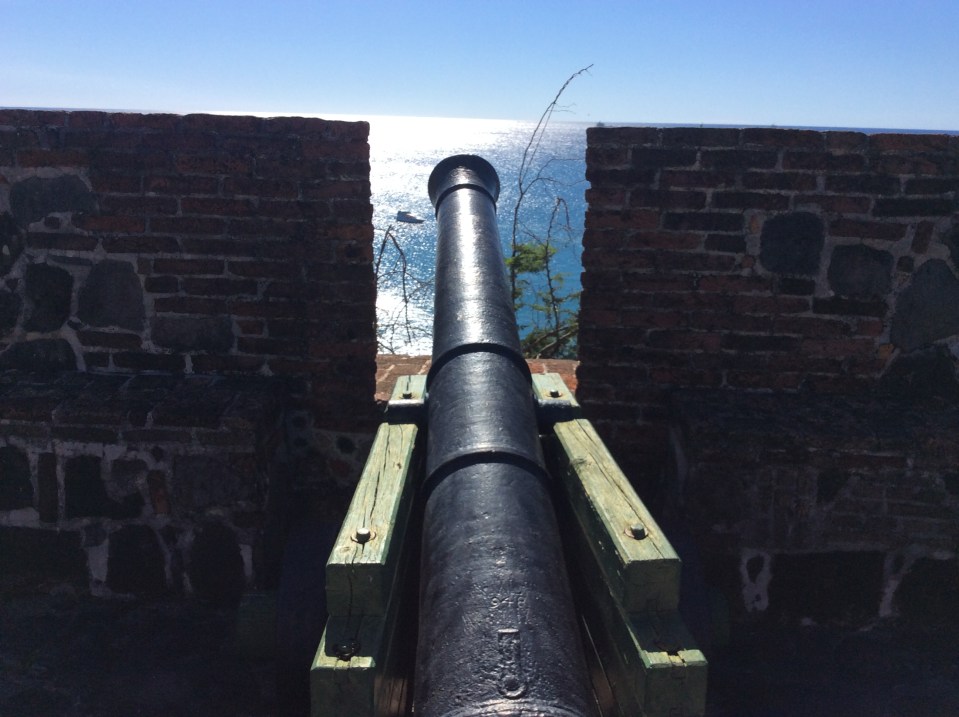 Cannon, Fort Oranje, St. Eustatius (Dutch Caribbean), Pilots' Discretion on the left in the bay below