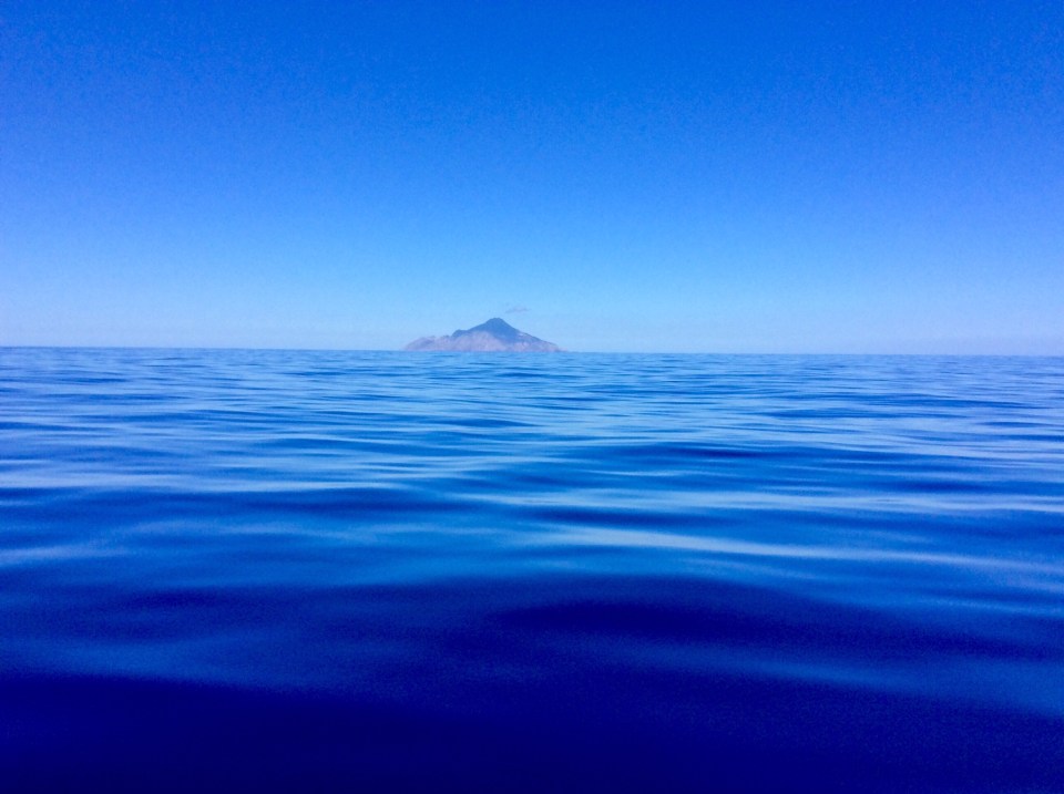 Passing Saba, 0-1 foot seas