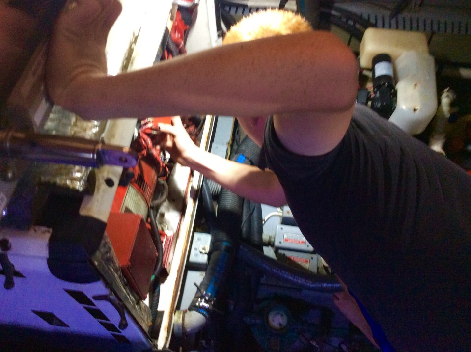 Secure new oil filter. Tighten with hand grip.